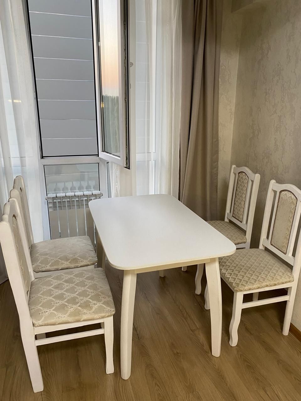 Продам стол со стульями