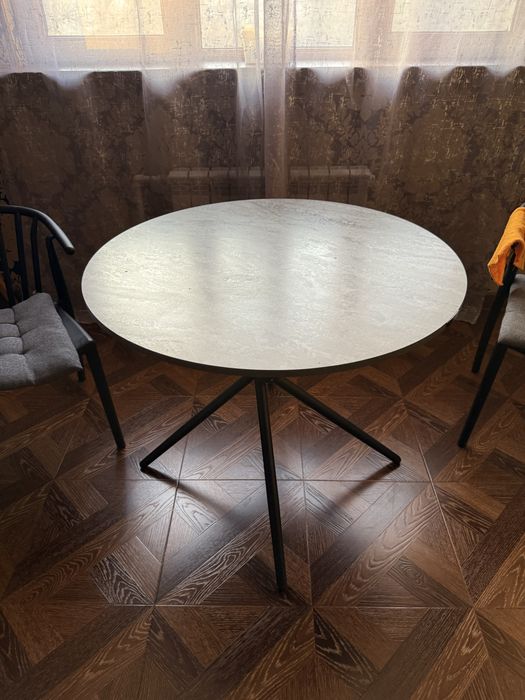 Круглый стол AIKO