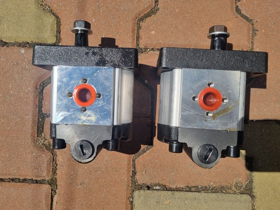 Pompa hidraulica PH113 stanga, dreapta cu supapa ,debit marit 220 bar