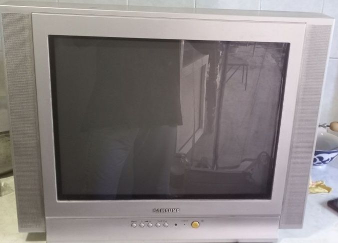 Продаёться телевизор с тюнером