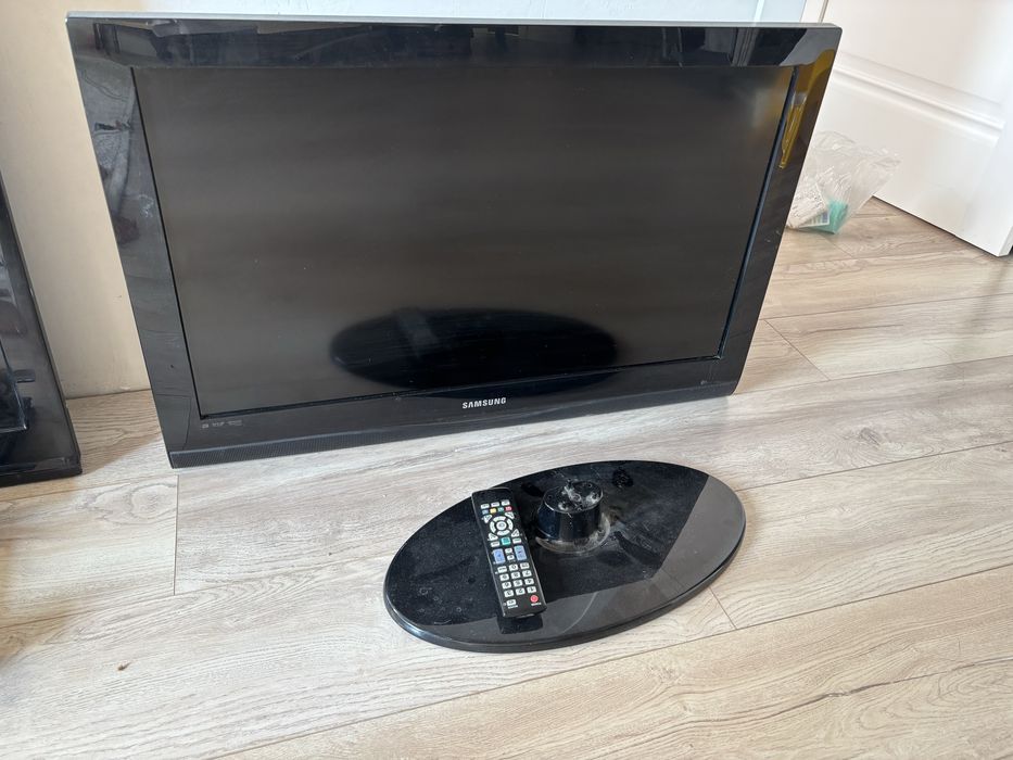 Samsung LE32C350D1W черный