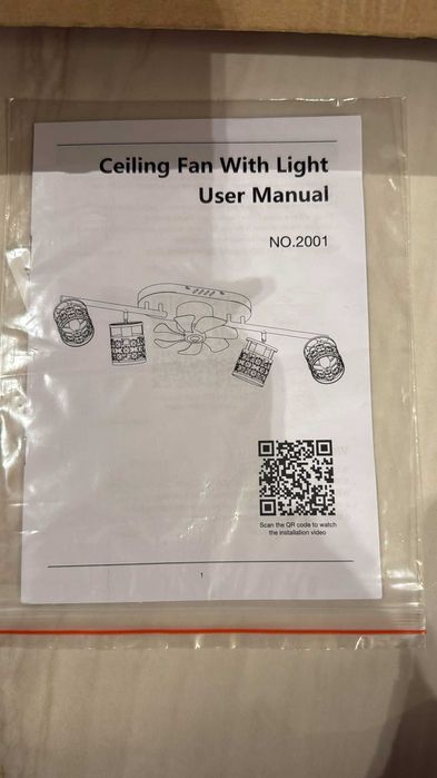 Plafoniera cu telecomanda și ventilator