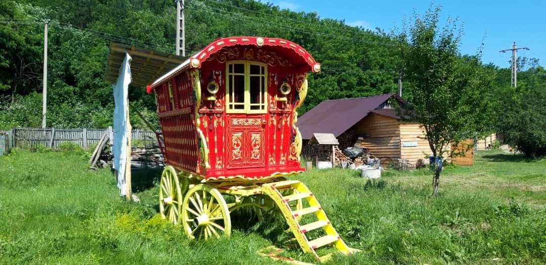 Unicat căruță țigănească  ,decor cinema, nunti foto .,cabane ,pensiuni