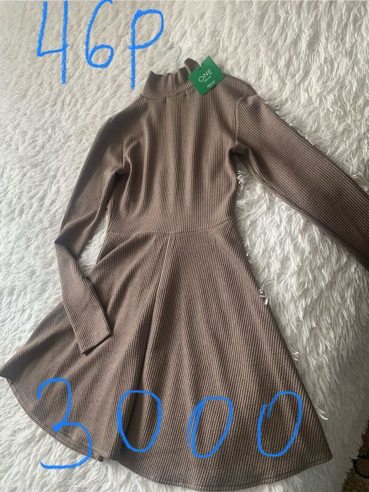 Распродажа одежды и обуви.