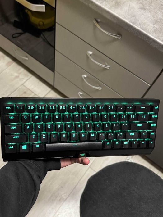 - BlackWidow V3 Mini HyperSpeed, черна