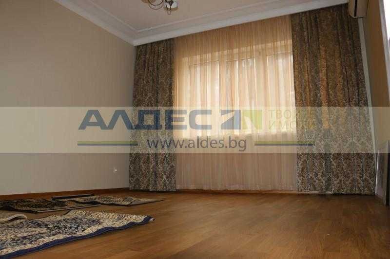 Дава се под наем Четиристаен апартамент в София, Център - 150 кв.м за 1900 € - Снимка #8
