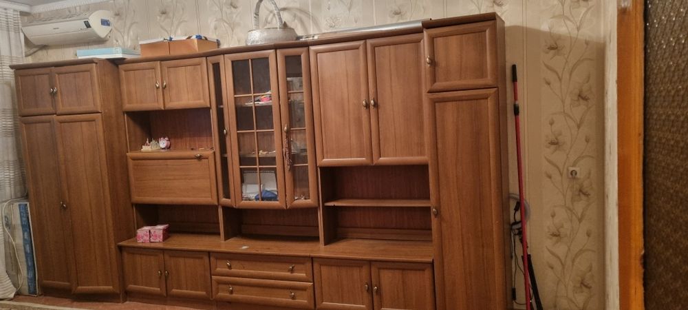 Сервант в хорошем состоянии.