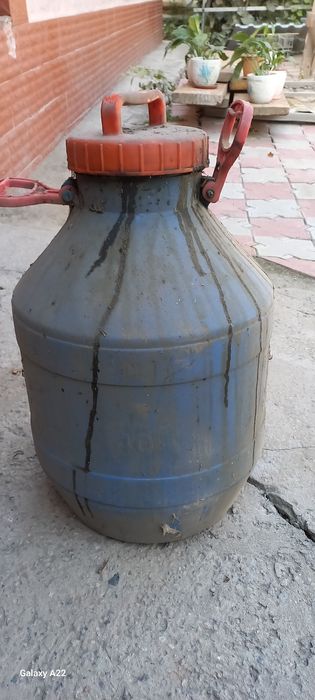 Срочно продам флягу пластмассовую 40л