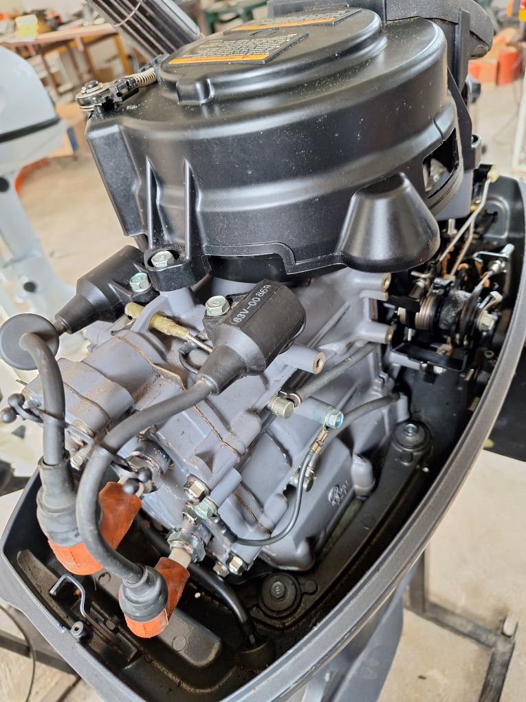 Продавам извънбордов двигател YAMAHA 9.9FMHS (15кс) 2Т 36кг