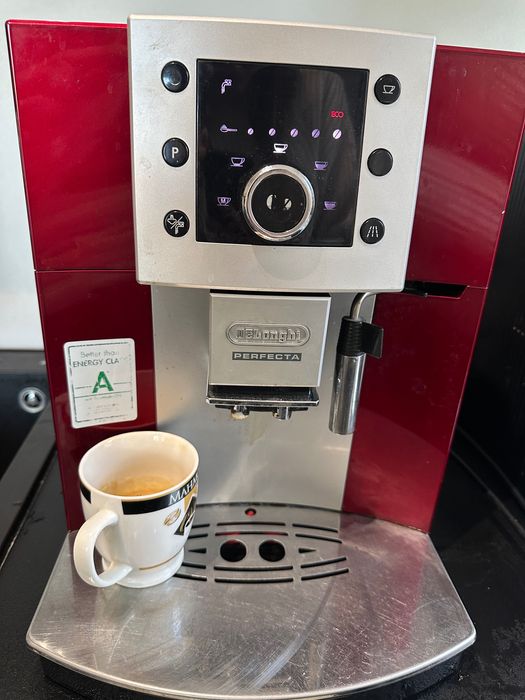 Автоматична кафемашина Delonghi Perfecta