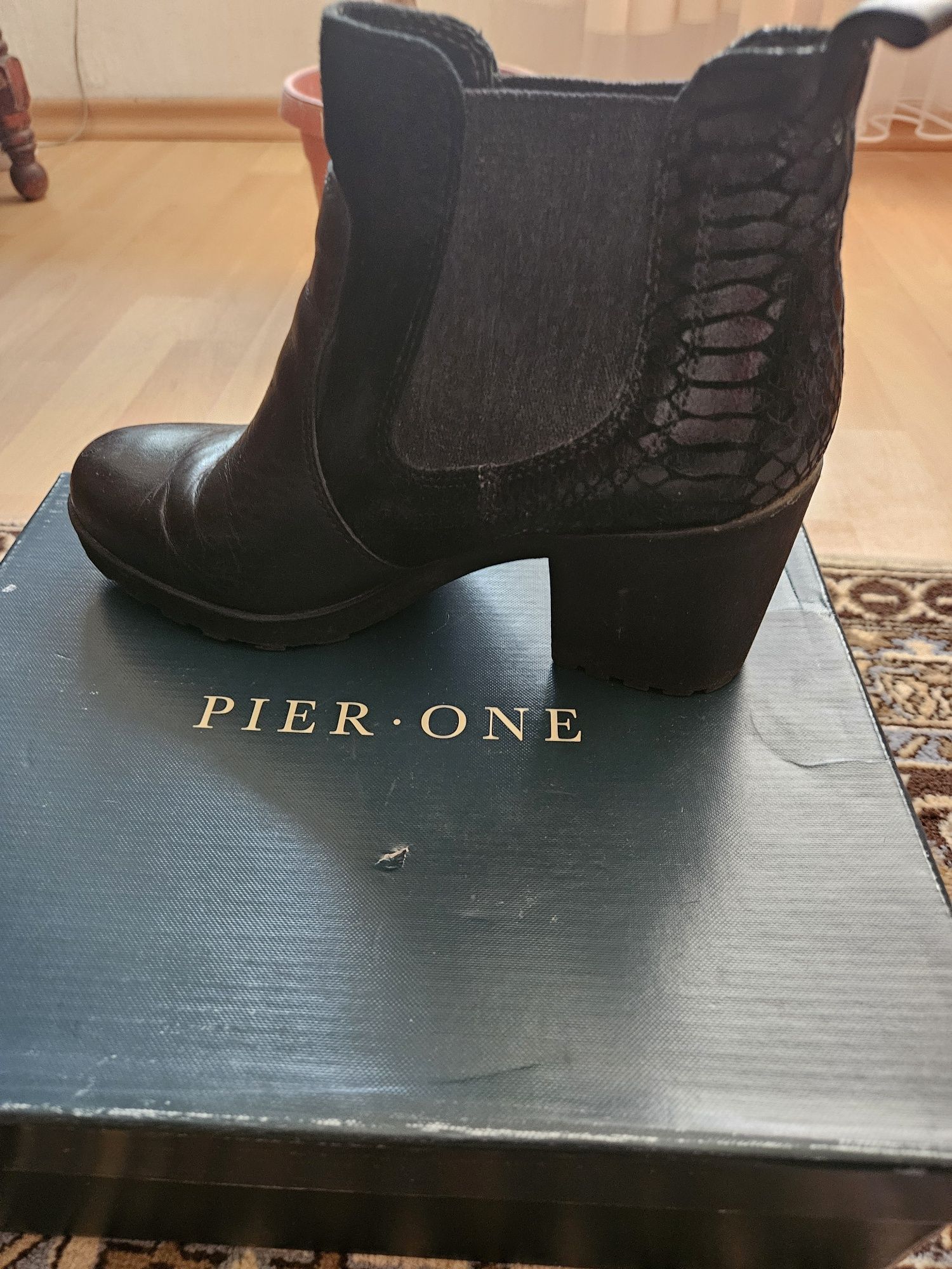 Боти от естествена кожа на Pier One