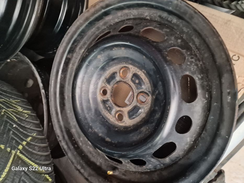 Toyota Yaris 14 и 15 цола Kia Rio Mazda Demio Hyundai i10   перфектно