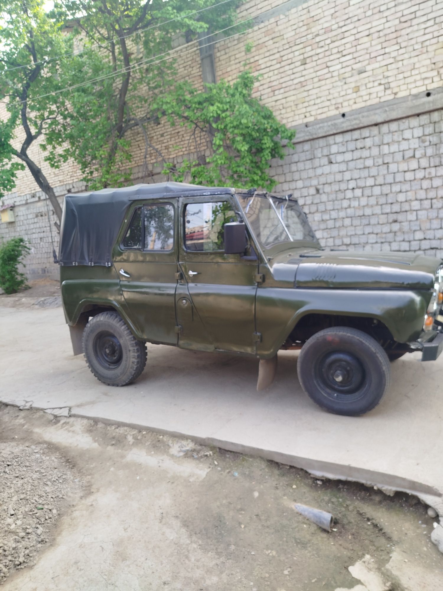 Uaz avto mashina sotiladi