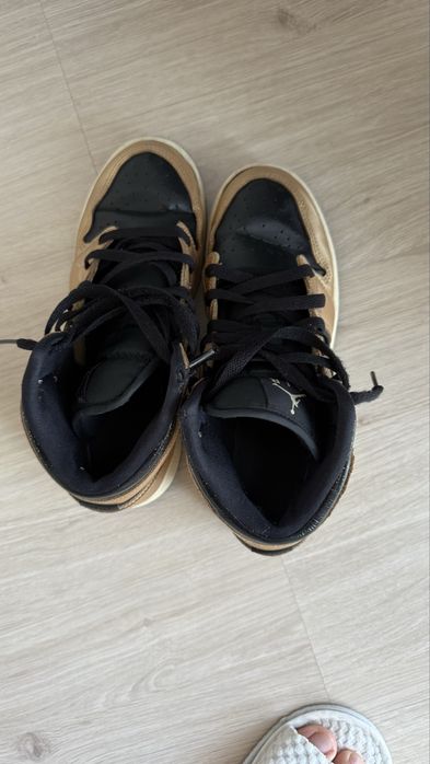 Air Jordan 1 Mid SE Metallic Gold Black 38,5EU