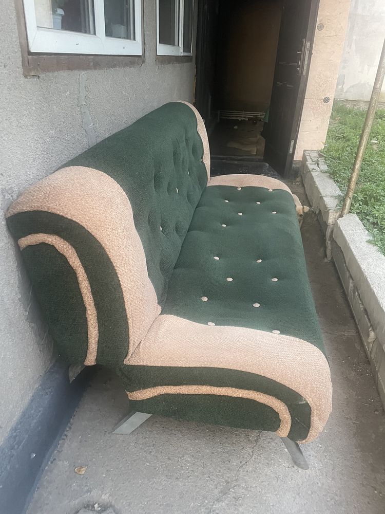 Диван с двумя креслами