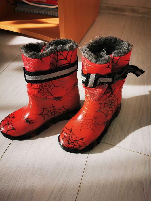 Зимни  обувки  за  момче