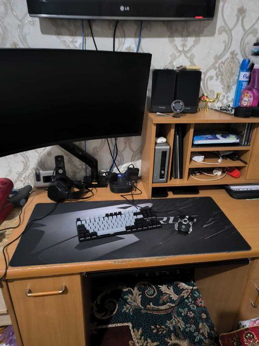 Продаётся Компьютерный стол и Детский кровать