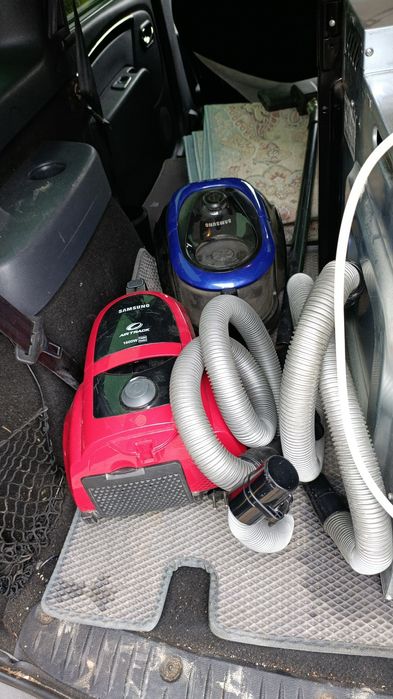 Продам два пылесоса