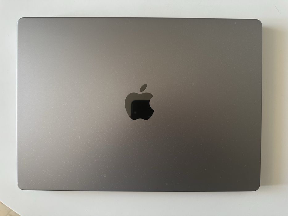 Macbook pro 14 M3 8gb ram