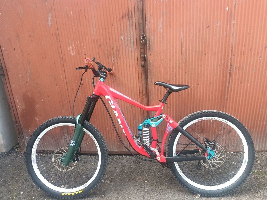 Vând bicicleta Giant faith 1