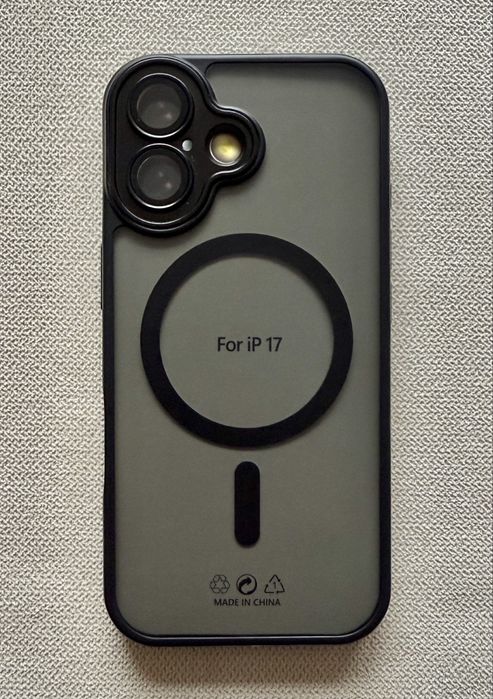 Husa pentru iPhone 17, semi-transparenta