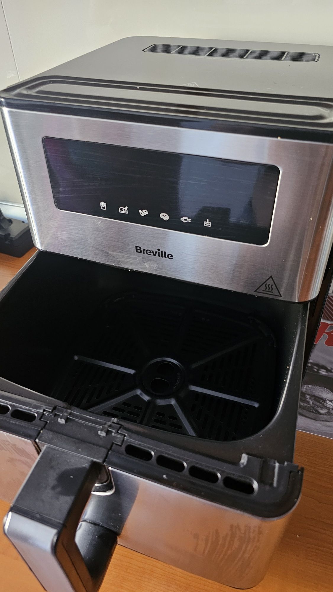 Vând Air Fryer Breville – friteuză cu aer cald, inox, stare excelentă!