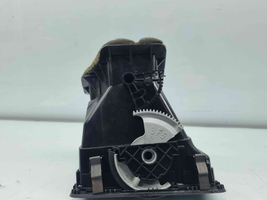 Grila aerisire dreapta Volkswagen Golf 6 (5K1) GTD [Fabr 2009-2013] 5