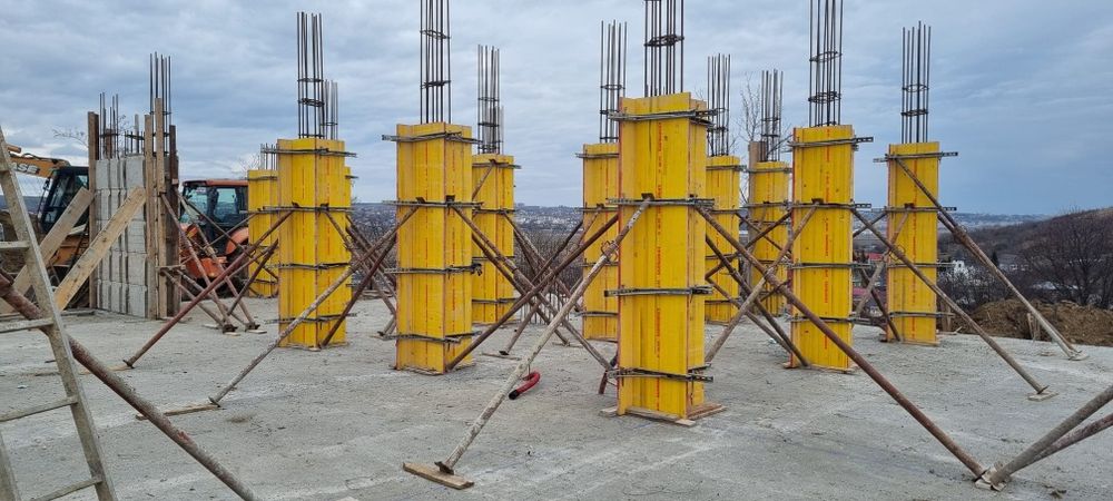 Case la cheie! Echipa de constructori disponibila!