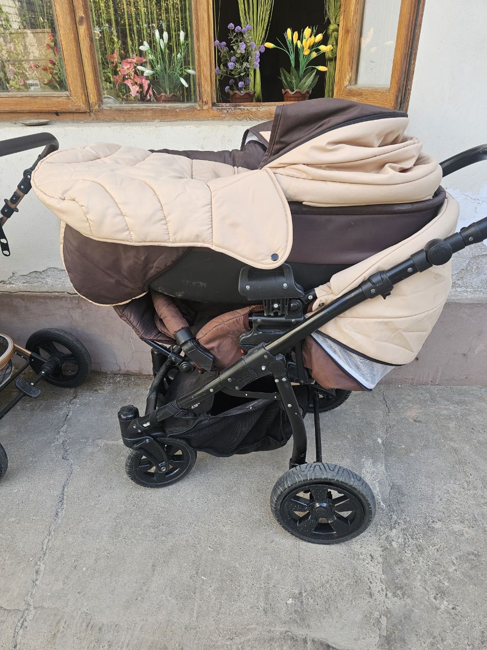 Продаётся фирменный коляска 2в1