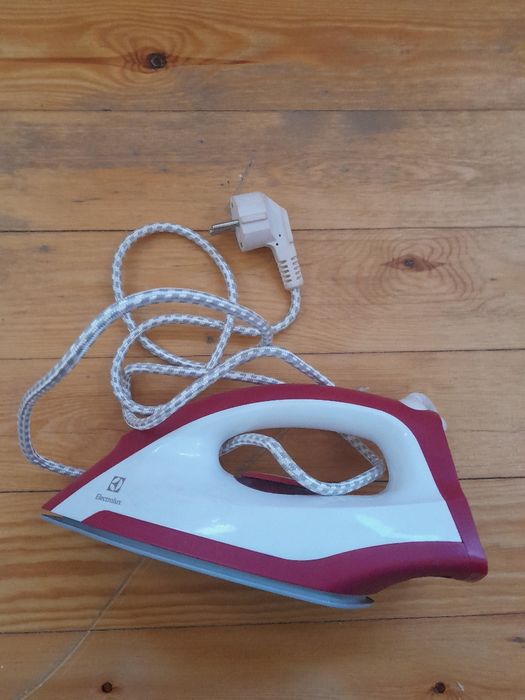 Продаю утюг Элекролюкс,б.у