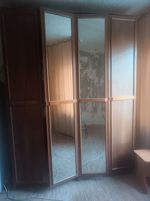 Продам шкаф и двухспальную кровать, 2 тумбы прикроватные.вать