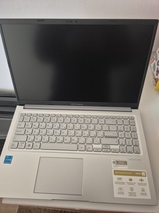 Продава се ASUS  VIVOBOOK  800лв