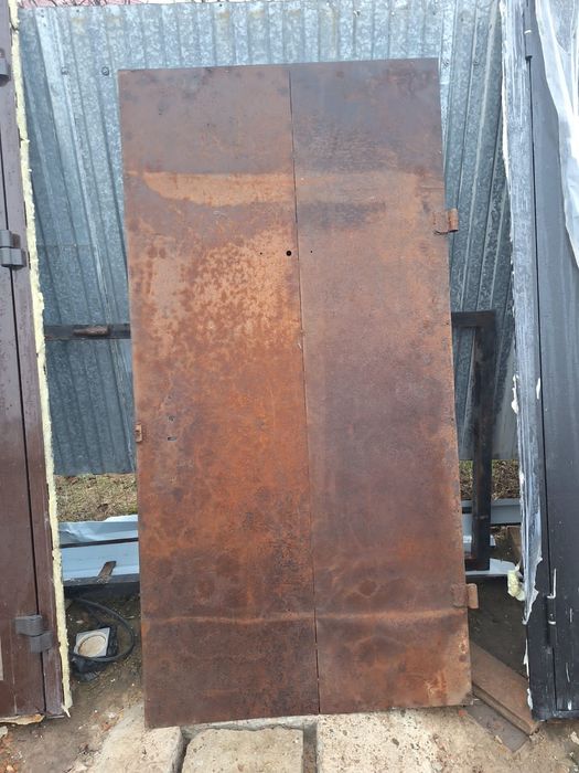 Продам входную железную дверь