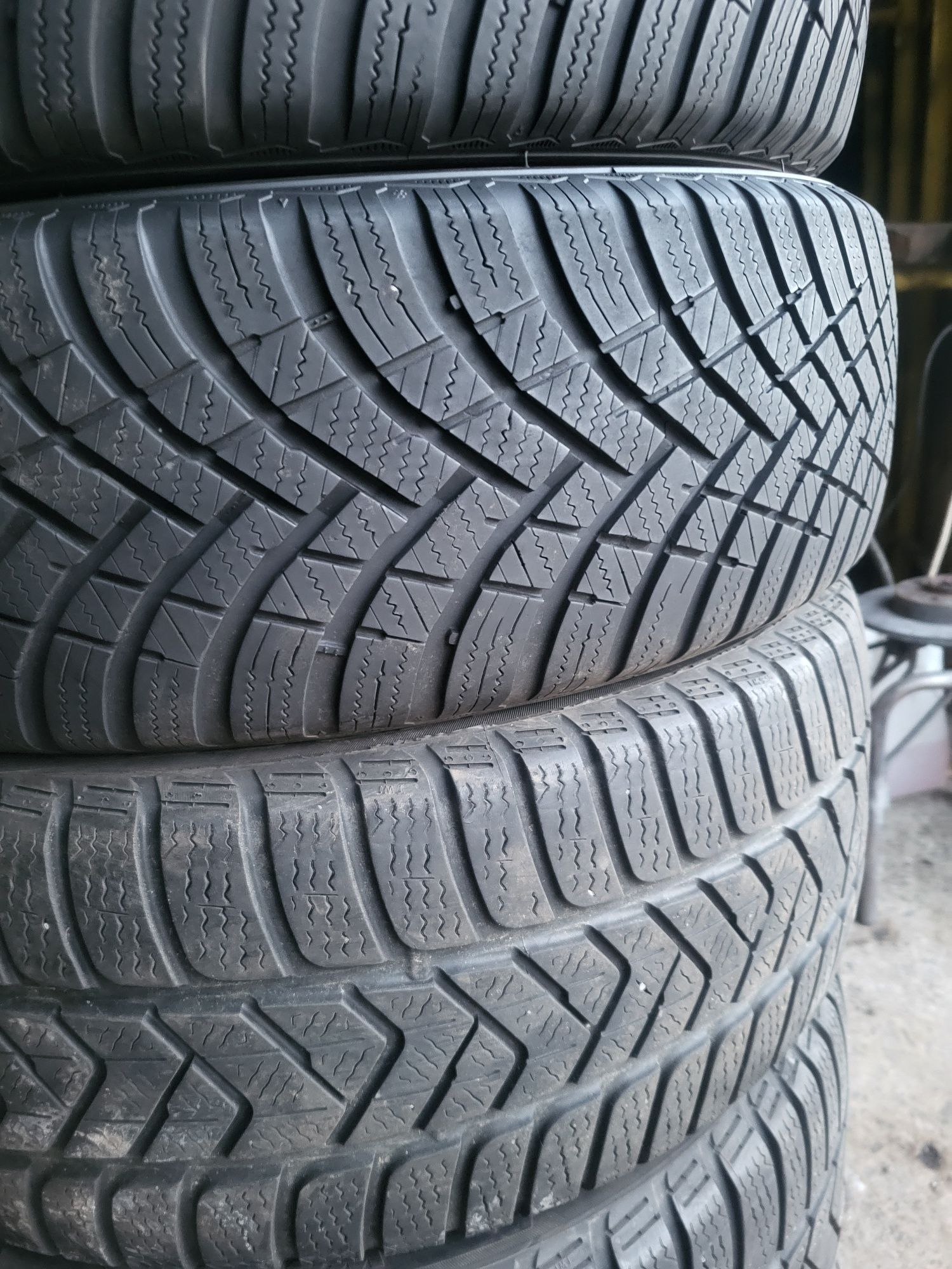 2бр. 195 65 15 Hankook зимни.