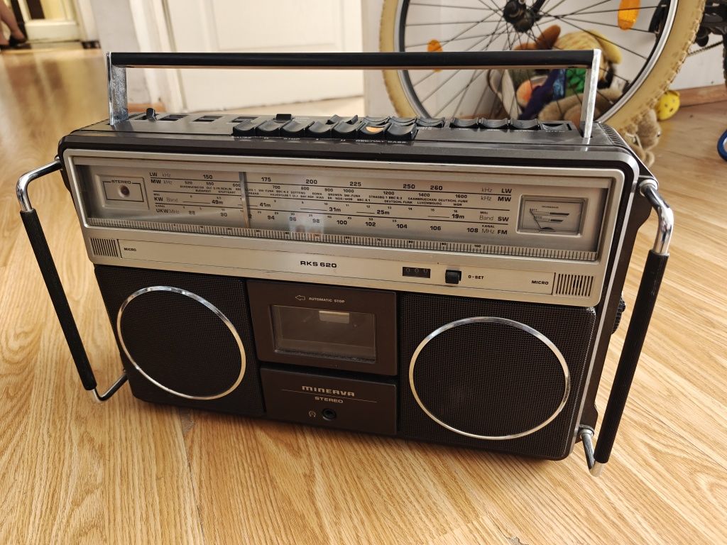 De colectie retro vintage radio casetofon Minerva RKS 620