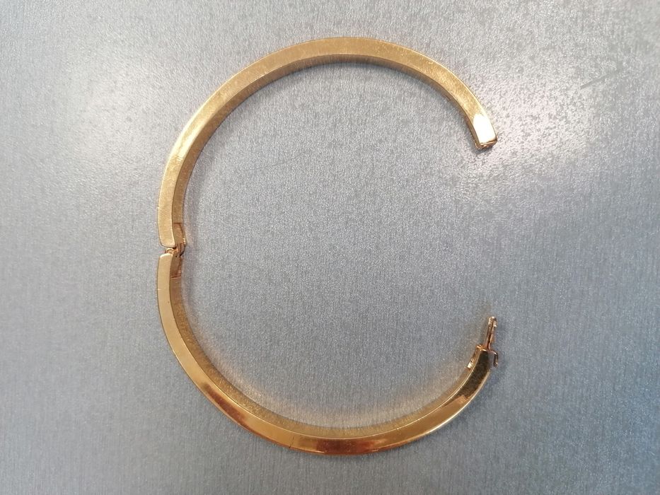 Обеци от неръждаема стомана