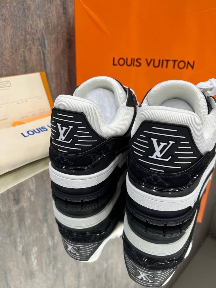 Adidasi Louis Vuitton trainers