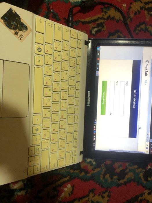 Samsung netbook sotiladi narx kelishamiz