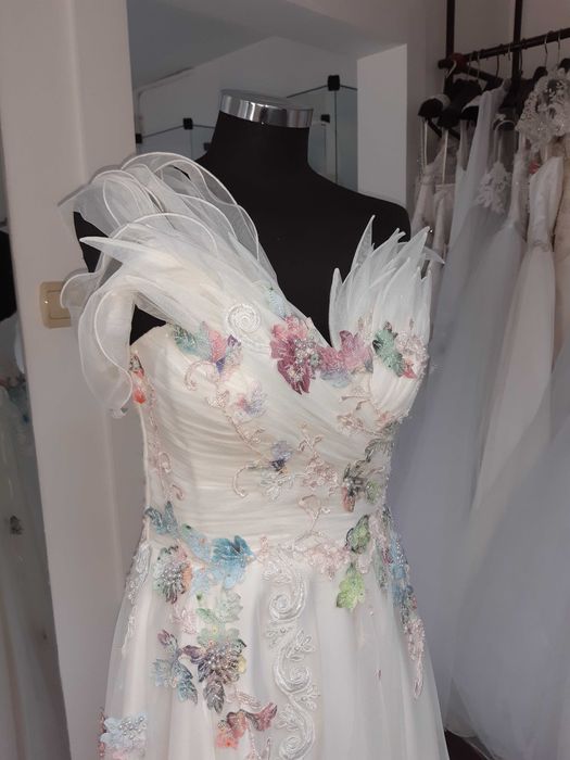 Vand rochie de mireasa