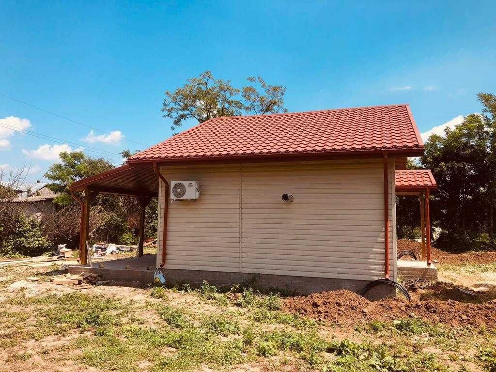 Casa modulara si garaje auto din structura metalica si panou sandwich