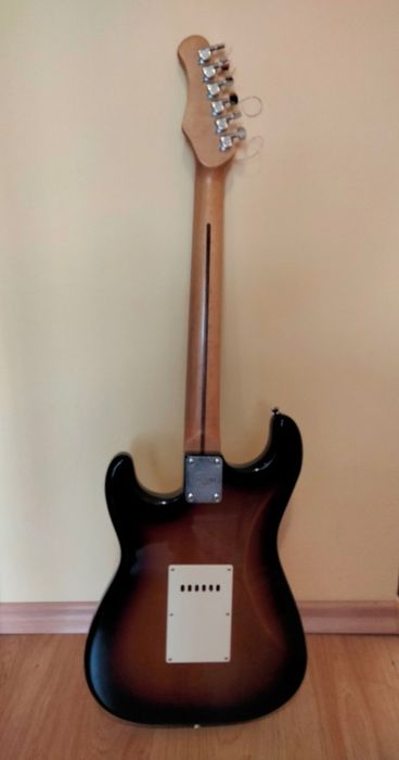 Електрическа китара Stagg-екранирана с медно фолио