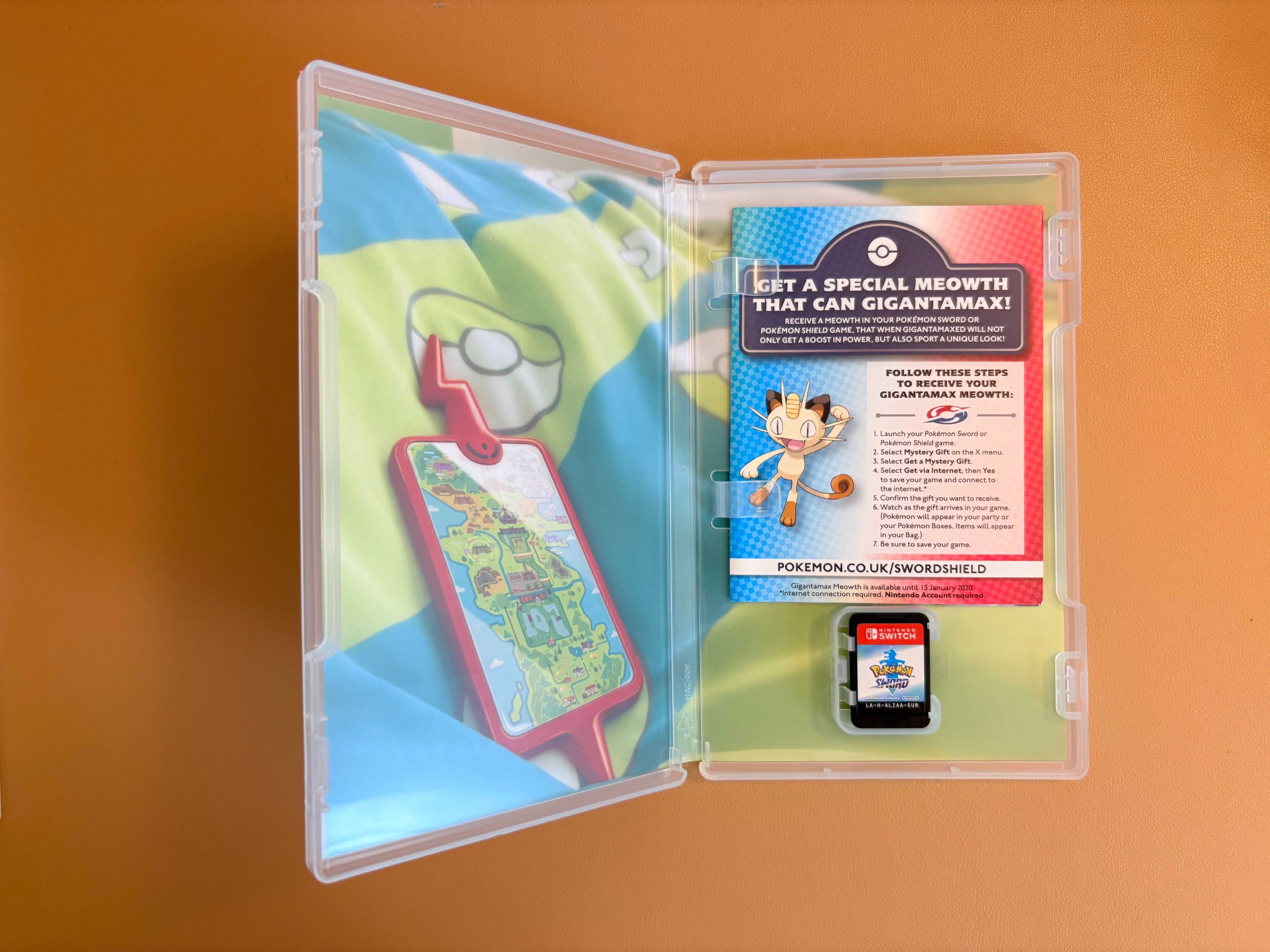 Nintendo Switch игри - Animal Crossing: New Horizons & Pokémon Sword
