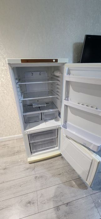 Продается холодильник indesit