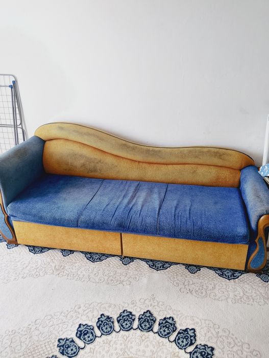 Продам диван в центре города