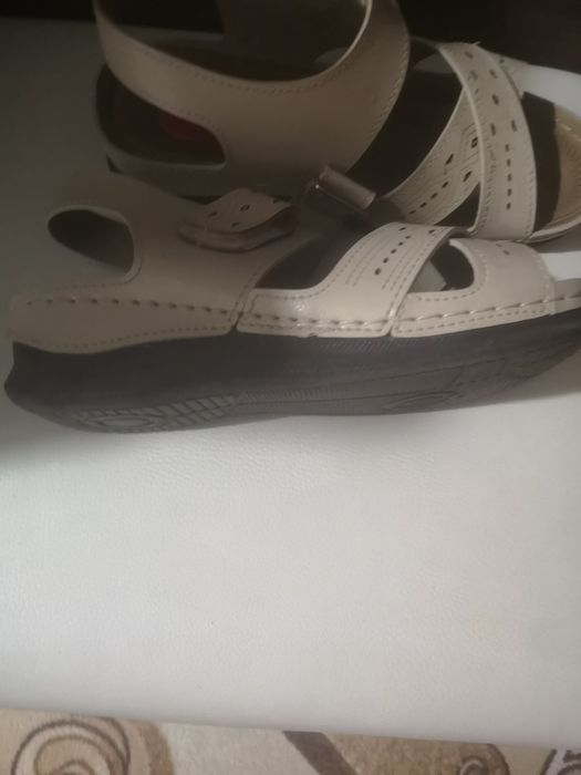 Сандали 39 н. Кожени