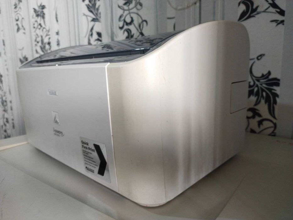 Принтер Canon lbp2900, холати аъло, кабеллари бор, гарантияси бор.