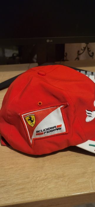 Sapca Scuderia Ferrari cu origine din echipa de F1 Ferrari
