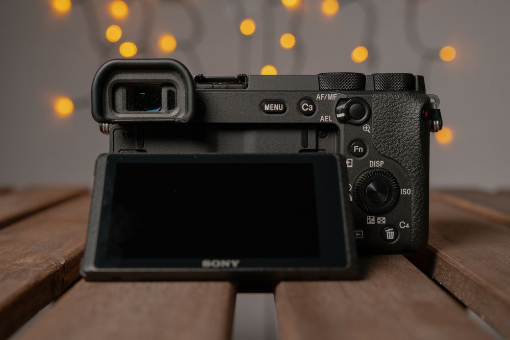 Sony A6600 +18-105F4 + Vitrox 23mm F1.4