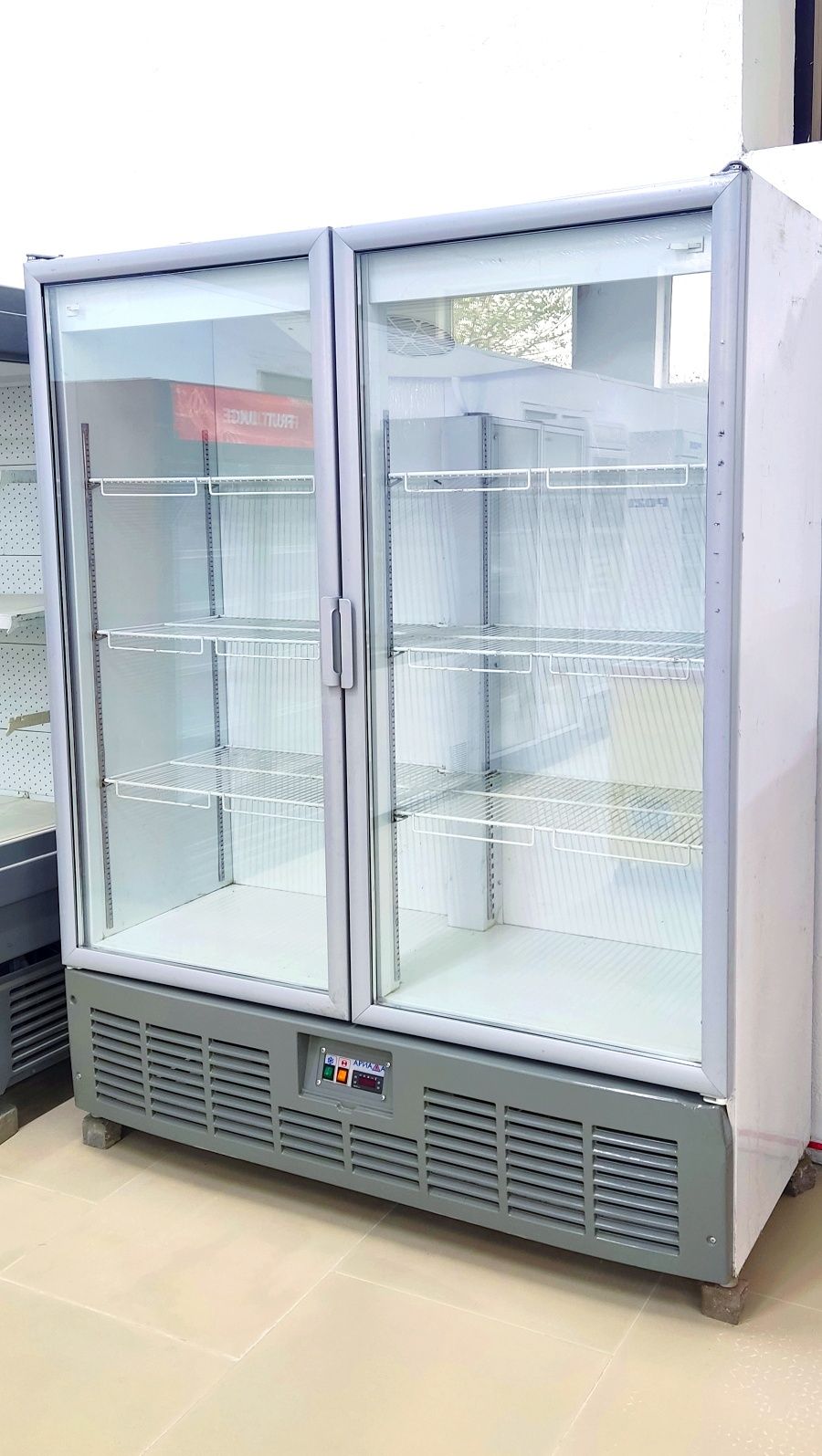 Холодильные витрины горки морозильник хлебница стеллажи