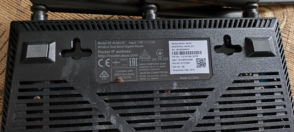 Vând router wireless Asus